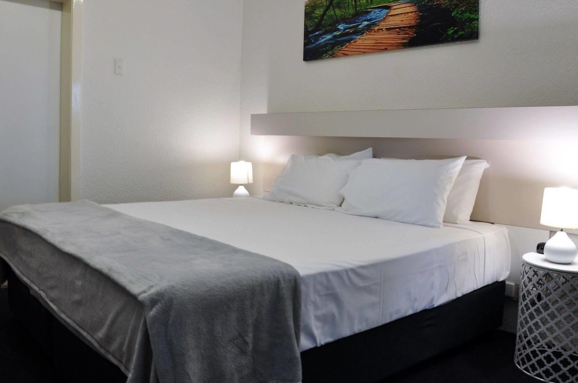 Balonne River Motor Inn Сент-Джордж Экстерьер фото